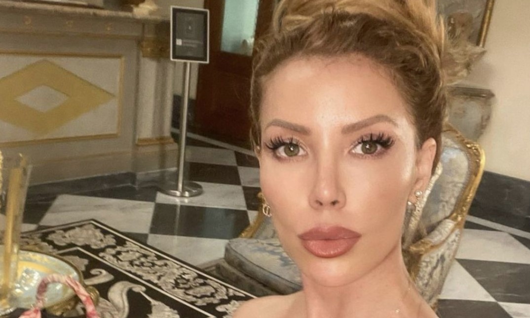 Ексмоделката Ирен Онтева и синът ѝ се преместиха в Сен